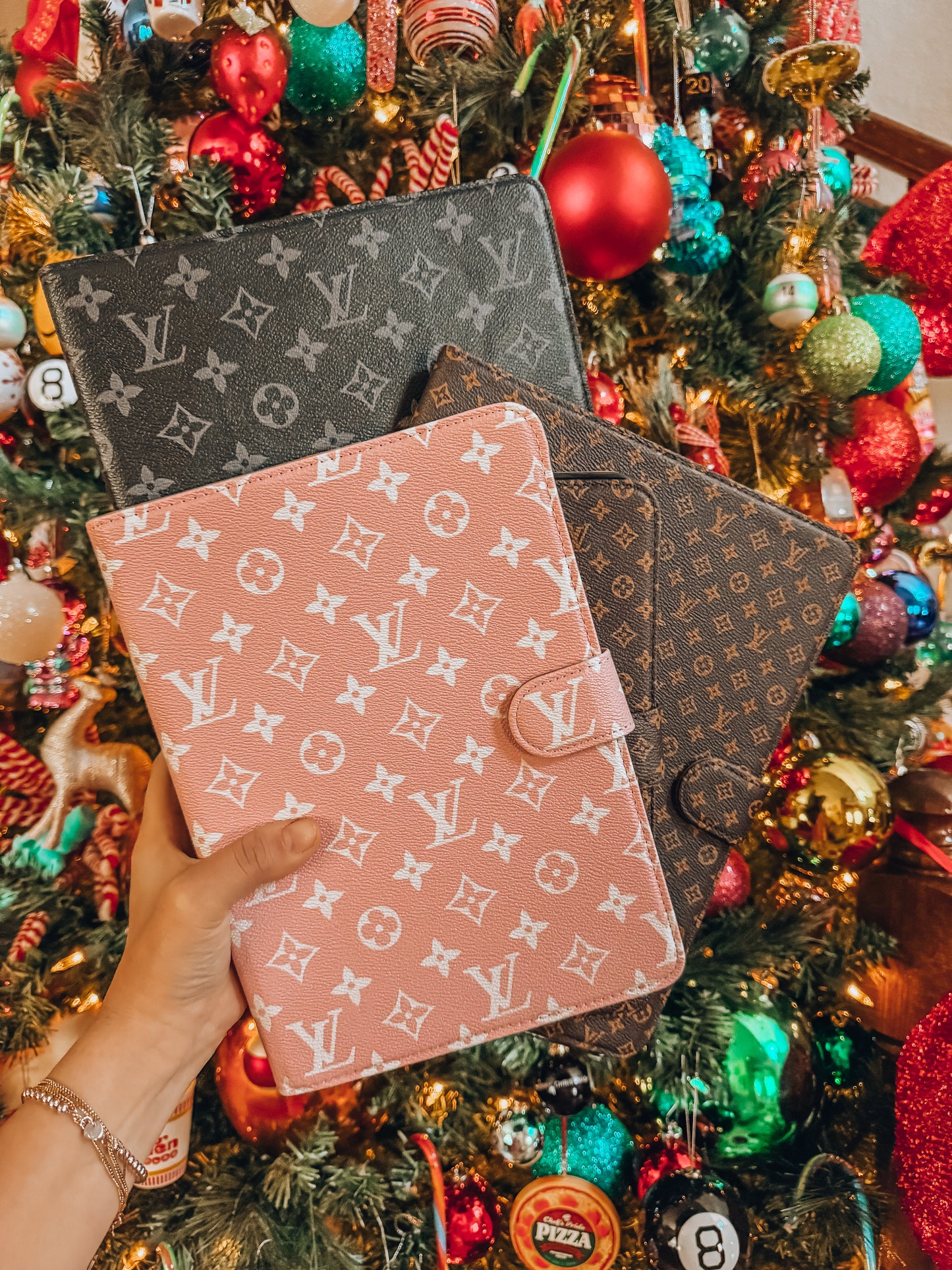 iPad hard cover with magnet ( PREORDER )